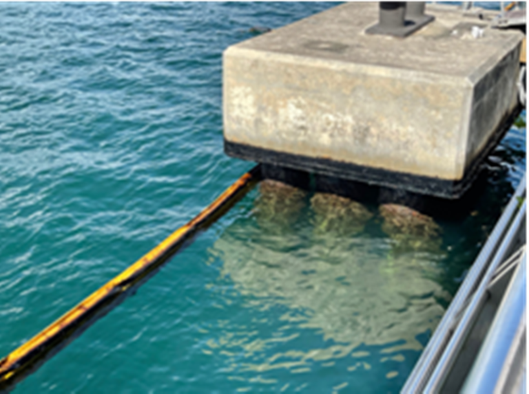 Guardia Costera responde a descarga de aceite de una fuente desconocida cerca de los muelles 4 al 6 en la Bahía de San Juan
