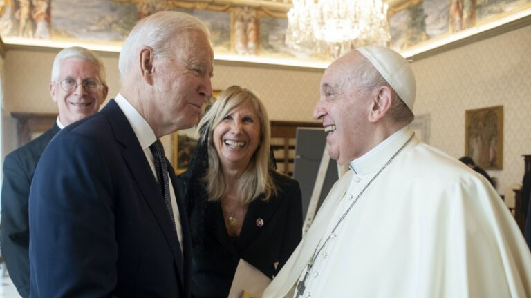 Presidente Biden se reúne con el Papa Francisco