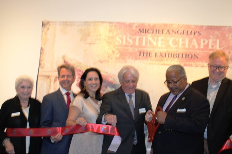 Abre la exhibición de los frescos de Miguel Angel en la  Capilla Sixtina en el Armory Art Center de West Palm Beach
