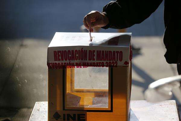 México vota para la consulta de revocación de López Obrador