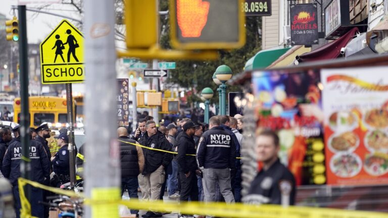 Suman 16 los heridos en la estación del Metro de Nueva York. Continúa la búsqueda del sospechoso