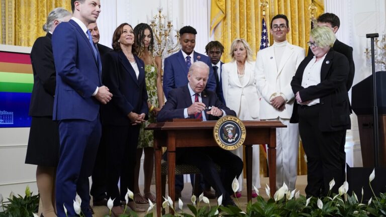 Biden firmará la legislación que convierte en ley el matrimonio entre personas de un mismo sexo