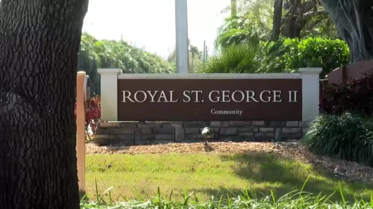 Hallan muerto un hombre en un complejo de apartamentos de West Palm Beach