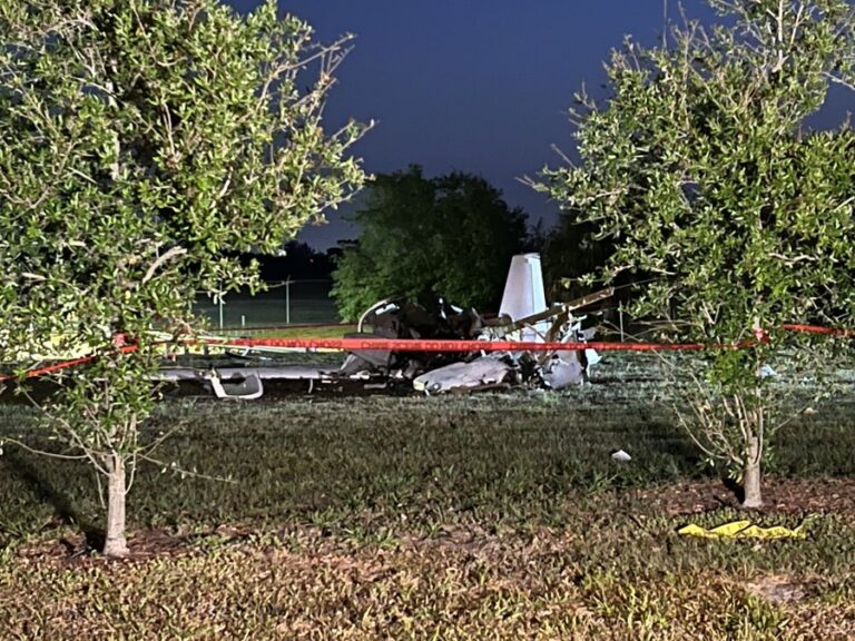 Dos muertos al caer una avioneta en el aeropuerto de Lantana