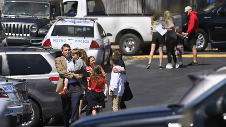 Tres niños de nueve años entre las victimas del tiroteo de una escuela cristiana en Nashville