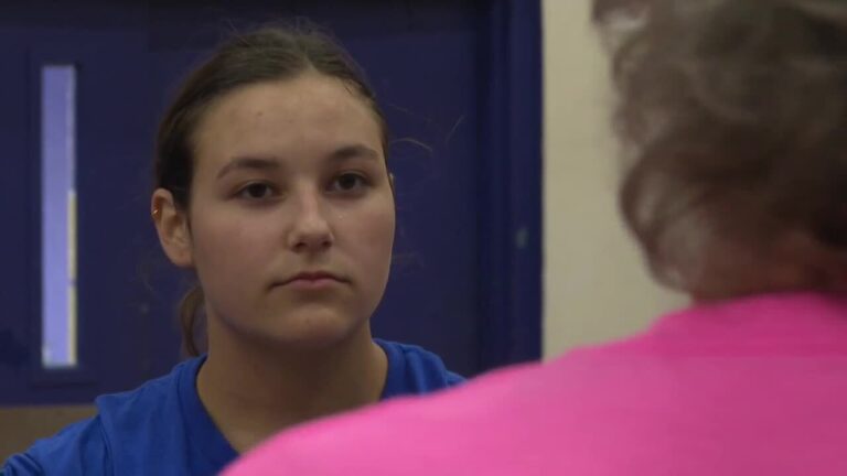 Sarah Montero impacta a Lake Worth Christian en la cancha de voleibol y en el salon de clases.