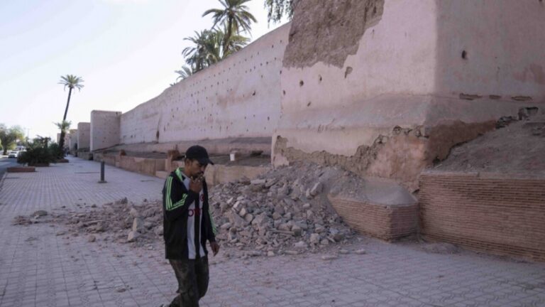 Potente terremoto en Marruecos mata a más de 800 personas