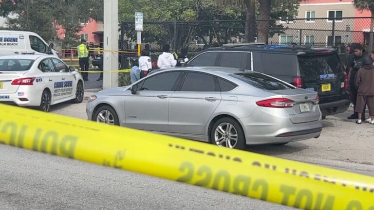 Hombre asesinado a tiros al estilo ejecución en un complejo de apartamentos de West Palm Beach