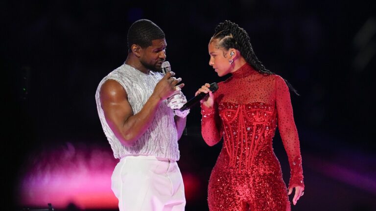 Alicia Keys se une a Usher para una actuación sorpresa durante el espectáculo de medio tiempo del Super Bowl LVII
