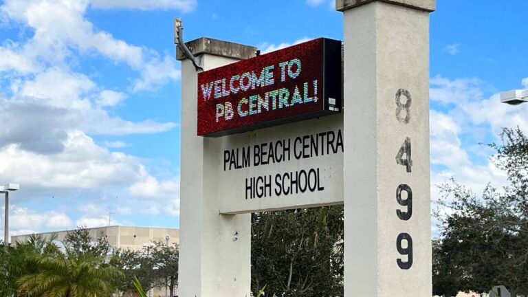 Cargos retirados contra ex empleados de la Escuela Secundaria Palm Beach Central