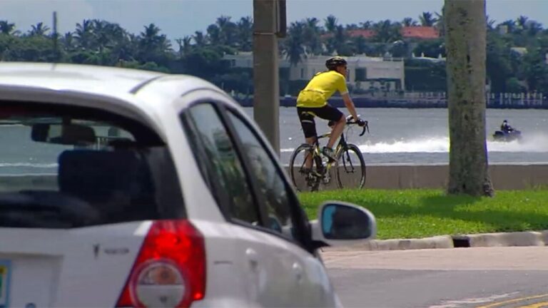 Los planificadores del condado de Palm Beach trabajan para mejorar los carriles para bicicletas en medio del tráfico congestionado