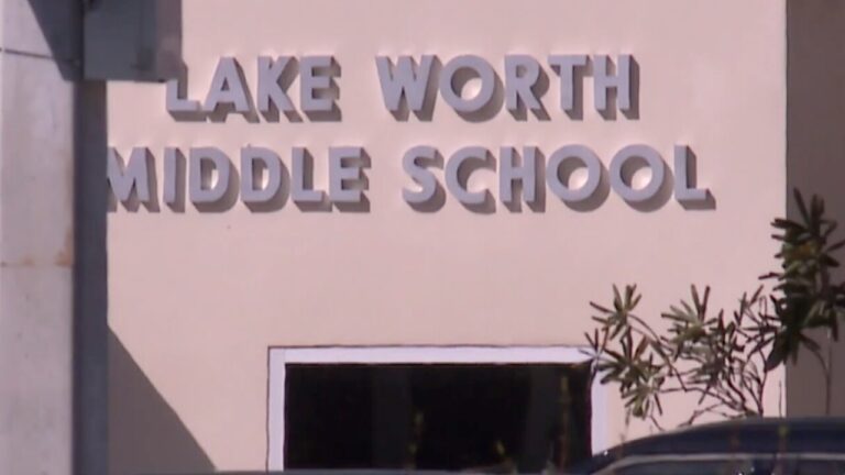 Policía escolar investiga amenaza contra la Escuela Secundaria en Lake Worth